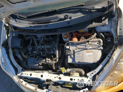 Zdjęcie 11 z 12 samochodu: 2013 TOYOTA PRIUS C ONE VIN:JTDKDTB31D1540382 - miniatura