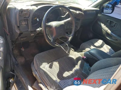 Zdjęcie 8 z 12 samochodu: 1999 GMC SONOMA VIN:1GTCT19WXX8513740 - miniatura