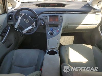 Zdjęcie 8 z 12 samochodu: 2015 TOYOTA PRIUS FOUR VIN:JTDKN3DU5F1936028 - miniatura
