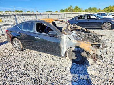 Czwarte zdjęcie samochodu z boku: 2019 NISSAN ALTIMA S VIN:1N4BL4BV9KC241143 - miniatura