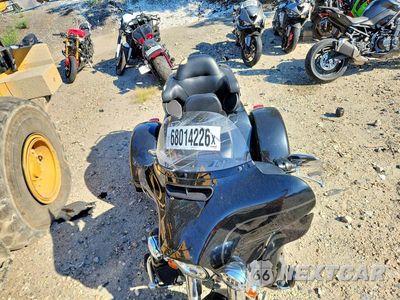 Piąte zdjęcie samochodu w środku: 2017 HARLEY-DAVIDSON FLHTCUTG TRI GLIDE ULTRA VIN:1HD1MAD13HB861463 - miniatura