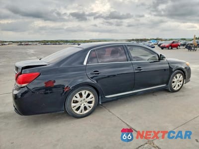 Trzecie zdjęcie samochodu z tyłu: 2011 TOYOTA AVALON BASE VIN:4T1BK3DB3BU432055 - miniatura