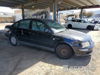 Czwarte zdjęcie samochodu z boku: 1999 VOLKSWAGEN PASSAT GLS VIN:WVWMA63B2XE161963 - miniatura