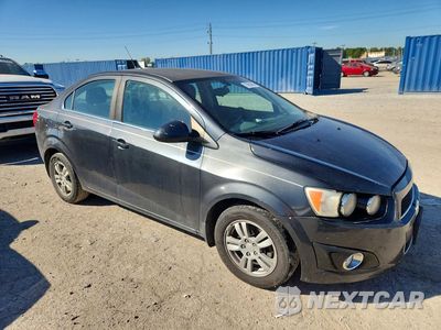 Czwarte zdjęcie samochodu z boku: 2014 CHEVROLET SONIC VIN:1G1JC5SG0E4147690 - miniatura