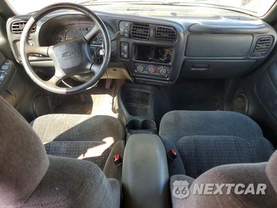Zdjęcie 8 z 13 samochodu: 1999 CHEVROLET BLAZER VIN:1GNDT13W3X2249526 - miniatura