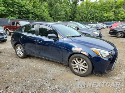 Czwarte zdjęcie samochodu z boku: 2017 TOYOTA YARIS IA BASE VIN:3MYDLBYV3HY170716 - miniatura
