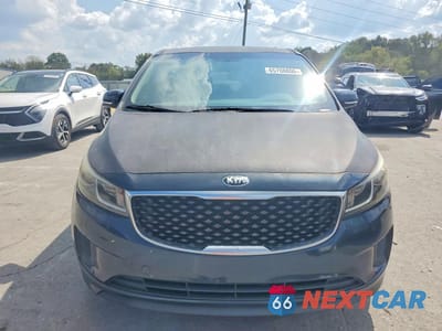 Piąte zdjęcie samochodu w środku: 2016 KIA SEDONA LX VIN:KNDMB5C11G6171389 - miniatura