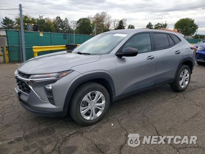 2024 CHEVROLET TRAX LS KL77LFE23RC112948 - główne zdjęcie licytacji z USA - miniatura
