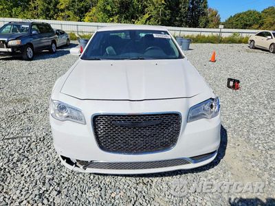 Piąte zdjęcie samochodu w środku: 2017 CHRYSLER 300 LIMITED VIN:2C3CCARG1HH653829 - miniatura