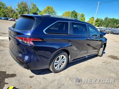 Trzecie zdjęcie samochodu z tyłu: 2023 TOYOTA SIENNA LIMITED 7-PASSENGER VIN:5TDZRKEC8PS160162 - miniatura