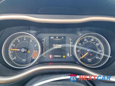Zdjęcie 9 z 13 samochodu: 2015 JEEP CHEROKEE LATITUDE VIN:1C4PJMCS0FW648251 - miniatura