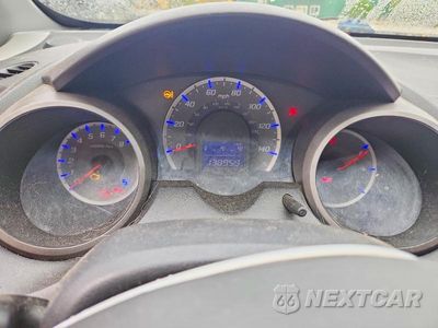 Zdjęcie 9 z 12 samochodu: 2010 HONDA FIT VIN:JHMGE8G28AS011368 - miniatura