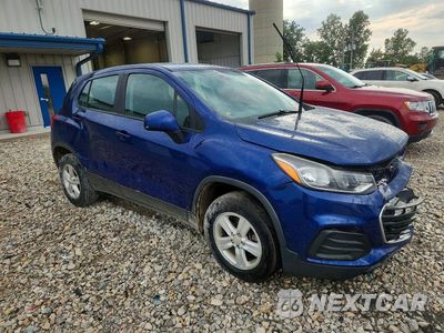 Czwarte zdjęcie samochodu z boku: 2017 CHEVROLET TRAX LS VIN:3GNCJNSB9HL197035 - miniatura