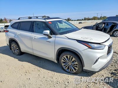 Czwarte zdjęcie samochodu z boku: 2021 TOYOTA HIGHLANDER HYBRID PLATINUM VIN:5TDEBRCH1MS050401 - miniatura