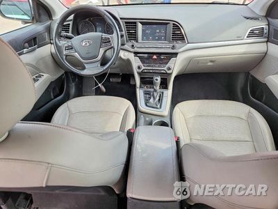 Zdjęcie 8 z 12 samochodu: 2017 HYUNDAI ELANTRA LIMITED VIN:5NPD84LF8HH028709 - miniatura