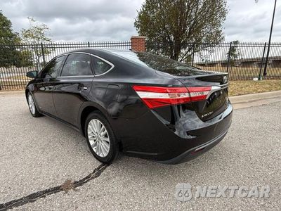Trzecie zdjęcie samochodu z tyłu: 2013 TOYOTA AVALON HYBRID XLE TOURING VIN:4T1BD1EB2DU015252 - miniatura