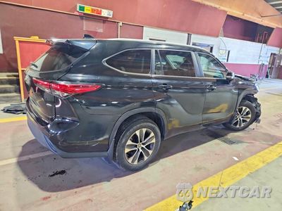 Trzecie zdjęcie samochodu z tyłu: 2023 TOYOTA HIGHLANDER XLE VIN:5TDKDRBHXPS044194 - miniatura