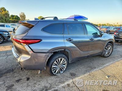 Trzecie zdjęcie samochodu z tyłu: 2020 TOYOTA HIGHLANDER HYBRID PLATINUM VIN:5TDEBRCH2LS000962 - miniatura