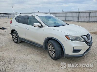 Czwarte zdjęcie samochodu z boku: 2017 NISSAN ROGUE SV VIN:KNMAT2MV5HP599252 - miniatura