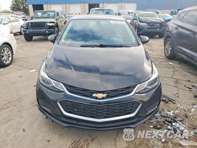 Piąte zdjęcie samochodu w środku: 2018 CHEVROLET CRUZE LT VIN:1G1BE5SM4J7215549 - miniatura