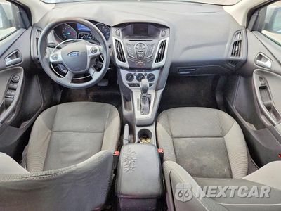 Zdjęcie 8 z 12 samochodu: 2014 FORD FOCUS SE VIN:1FADP3F23EL323770 - miniatura