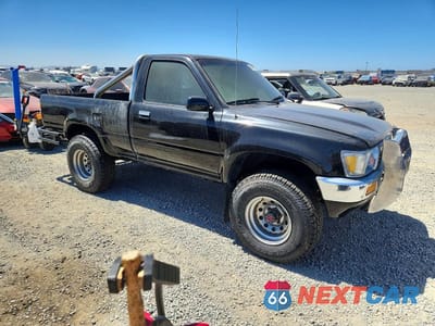Czwarte zdjęcie samochodu z boku: 1989 TOYOTA PICKUP DELUXE V6 VIN:JT4VN01D7K6005902 - miniatura