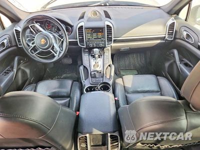 Zdjęcie 8 z 13 samochodu: 2016 PORSCHE CAYENNE VIN:WP1AA2A28GKA10737 - miniatura