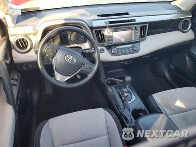 Zdjęcie 8 z 13 samochodu: 2018 TOYOTA RAV4 XLE VIN:JTMRFREV5JD238077 - miniatura