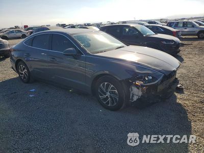 Czwarte zdjęcie samochodu z boku: 2021 HYUNDAI SONATA HYBRID BLUE VIN:KMHL24JJ3MA017991 - miniatura