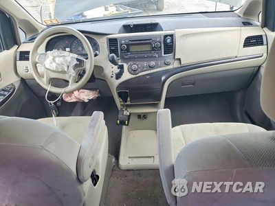Zdjęcie 8 z 13 samochodu: 2011 TOYOTA SIENNA BASE 7-PASSENGER VIN:5TDZK3DC6BS011110 - miniatura