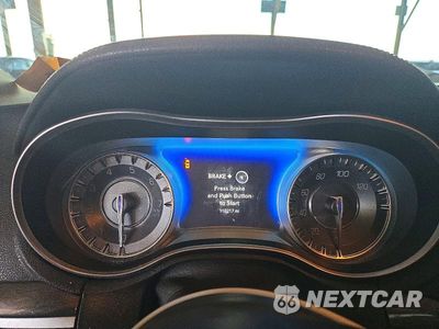 Zdjęcie 9 z 12 samochodu: 2019 CHRYSLER 300 TOURING VIN:2C3CCAAG5KH590639 - miniatura