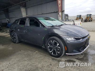 Czwarte zdjęcie samochodu z boku: 2023 KIA EV6 WIND VIN:KNDC34LA6P5602141 - miniatura