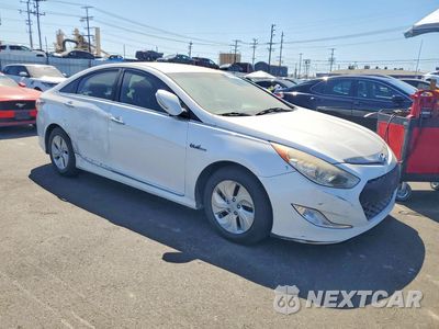 Czwarte zdjęcie samochodu z boku: 2015 HYUNDAI SONATA HYBRID BASE VIN:KMHEC4A47FA133536 - miniatura