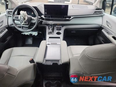 Zdjęcie 8 z 13 samochodu: 2025 TOYOTA SIENNA XLE 8-PASSENGER VIN:5TDYRKEC6SS242010 - miniatura