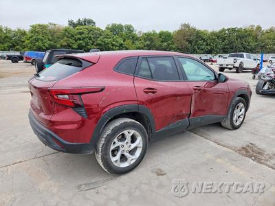 Trzecie zdjęcie samochodu z tyłu: 2024 CHEVROLET TRAX LS VIN:KL77LFE29RC001899 - miniatura