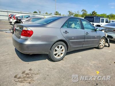 Trzecie zdjęcie samochodu z tyłu: 2005 TOYOTA CAMRY XLE V6 VIN:4T1BF30K55U591951 - miniatura