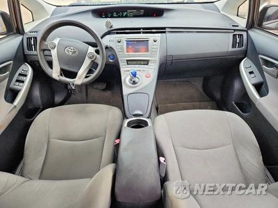 Zdjęcie 8 z 12 samochodu: 2013 TOYOTA PRIUS TWO VIN:JTDKN3DU0D5671377 - miniatura