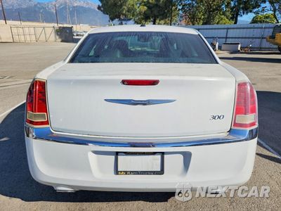 Zdjęcie 6 z 12 samochodu: 2014 CHRYSLER 300 VIN:2C3CCAAG8EH160012 - miniatura