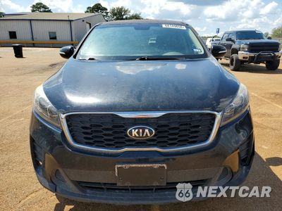 Piąte zdjęcie samochodu w środku: 2019 KIA SORENTO LX VIN:5XYPG4A31KG547768 - miniatura