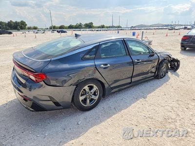 Trzecie zdjęcie samochodu z tyłu: 2022 KIA K5 LXS VIN:5XXG14J25NG091405 - miniatura