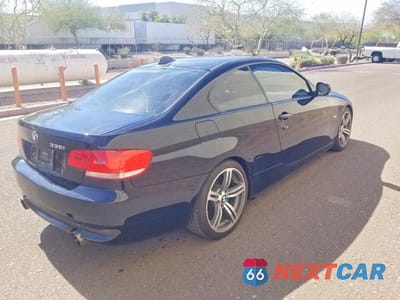 Czwarte zdjęcie samochodu z boku: 2010 BMW 335 I VIN:WBAWB7C58AP048601 - miniatura