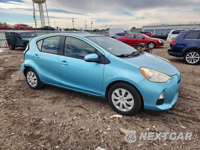 Czwarte zdjęcie samochodu z boku: 2013 TOYOTA PRIUS C TWO VIN:JTDKDTB32D1047374 - miniatura