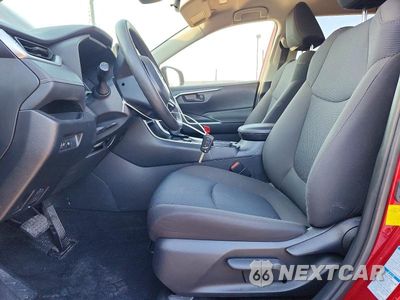 Zdjęcie 7 z 13 samochodu: 2021 TOYOTA RAV4 LE VIN:JTMMWRFVXMD124721 - miniatura