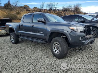 Czwarte zdjęcie samochodu z boku: 2023 TOYOTA TACOMA TRD SPORT VIN:3TMDZ5BN5PM153252 - miniatura