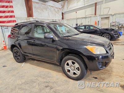 Czwarte zdjęcie samochodu z boku: 2010 TOYOTA RAV4 BASE VIN:JTMBF4DVXAD027415 - miniatura