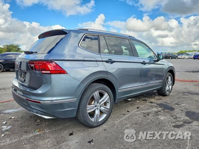 Trzecie zdjęcie samochodu z tyłu: 2021 VOLKSWAGEN TIGUAN SE VIN:3VV3B7AX9MM147675 - miniatura