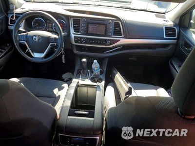Zdjęcie 8 z 13 samochodu: 2018 TOYOTA HIGHLANDER LE VIN:5TDBZRFH2JS903314 - miniatura