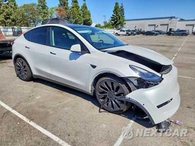 Czwarte zdjęcie samochodu z boku: 2022 TESLA MODEL Y VIN:7SAYGDEF2NF336750 - miniatura