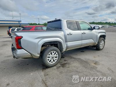 Trzecie zdjęcie samochodu z tyłu: 2025 TOYOTA TACOMA SR5 VIN:3TMLB5JN4SM105610 - miniatura