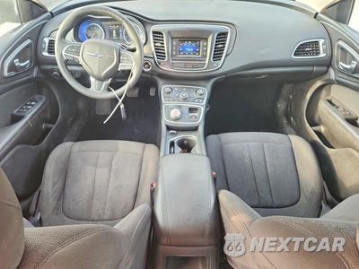 Zdjęcie 8 z 12 samochodu: 2016 CHRYSLER 200 LIMITED VIN:1C3CCCAB4GN139166 - miniatura